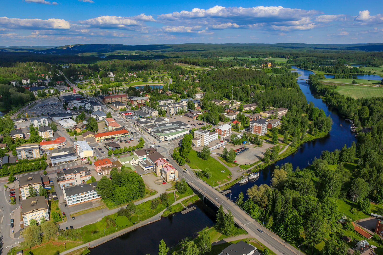 Ilmakuva Jämsän keskustasta ja joesta